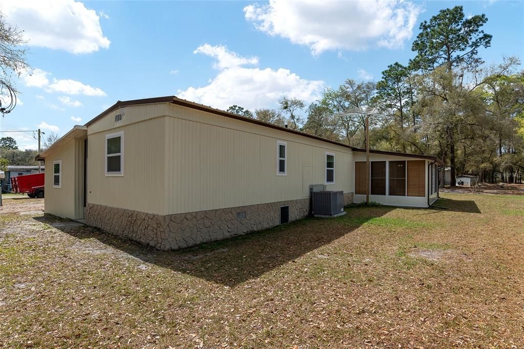 Recently Sold: $139,900 (2 beds, 1 baths, 840 Square Feet)