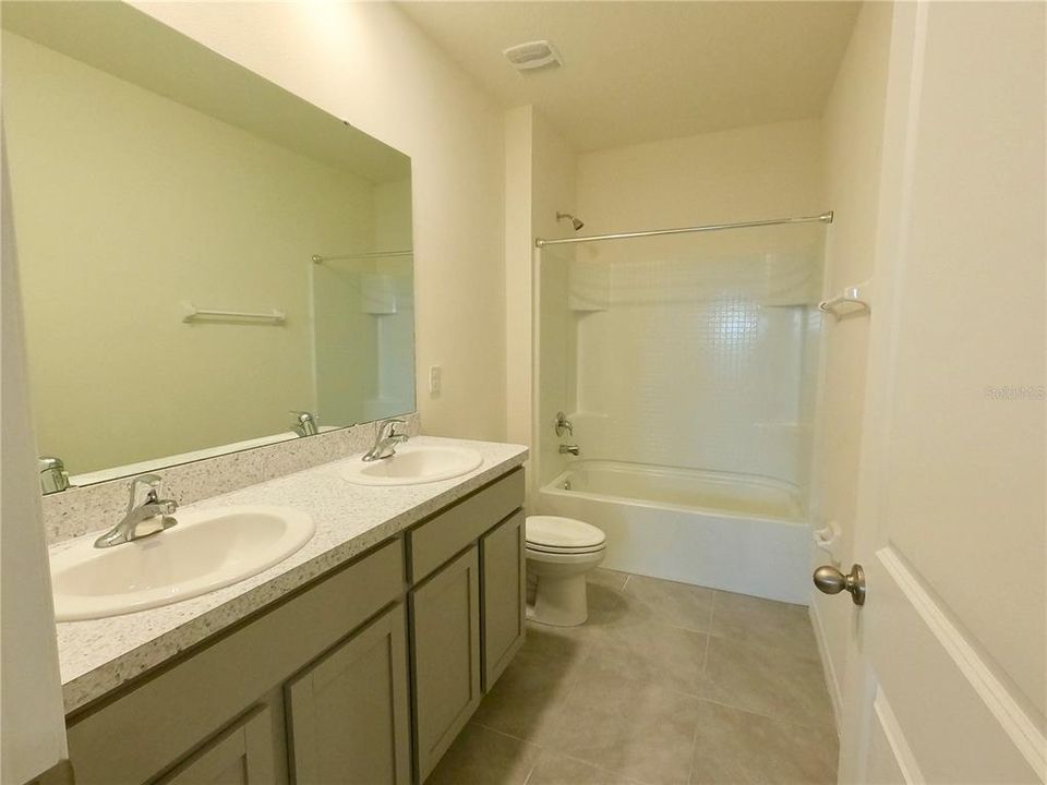 最近租的: $2,700 (5 贝兹, 3 浴室, 2447 平方英尺)