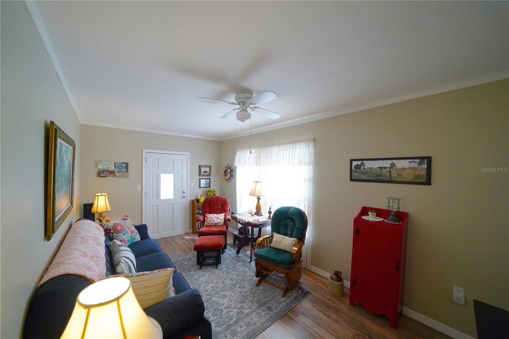 Recently Sold: $430,000 (3 beds, 2 baths, 1725 Square Feet)
