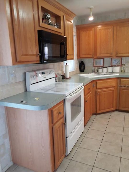 Recently Sold: $115,000 (2 beds, 1 baths, 928 Square Feet)
