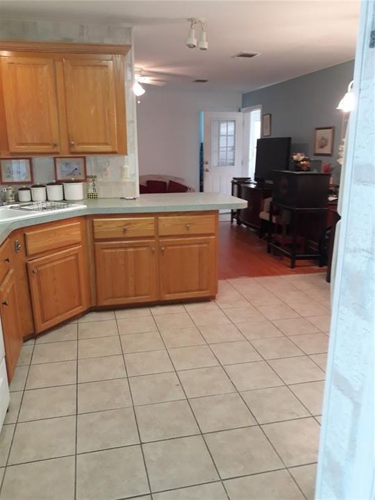 Recently Sold: $115,000 (2 beds, 1 baths, 928 Square Feet)