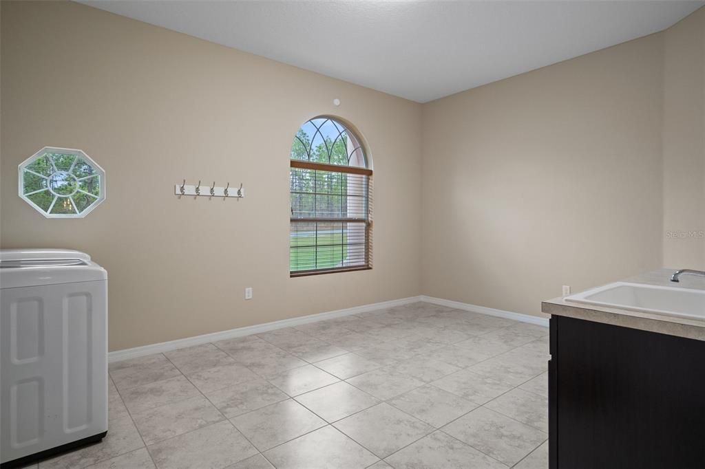 Large laundry Room