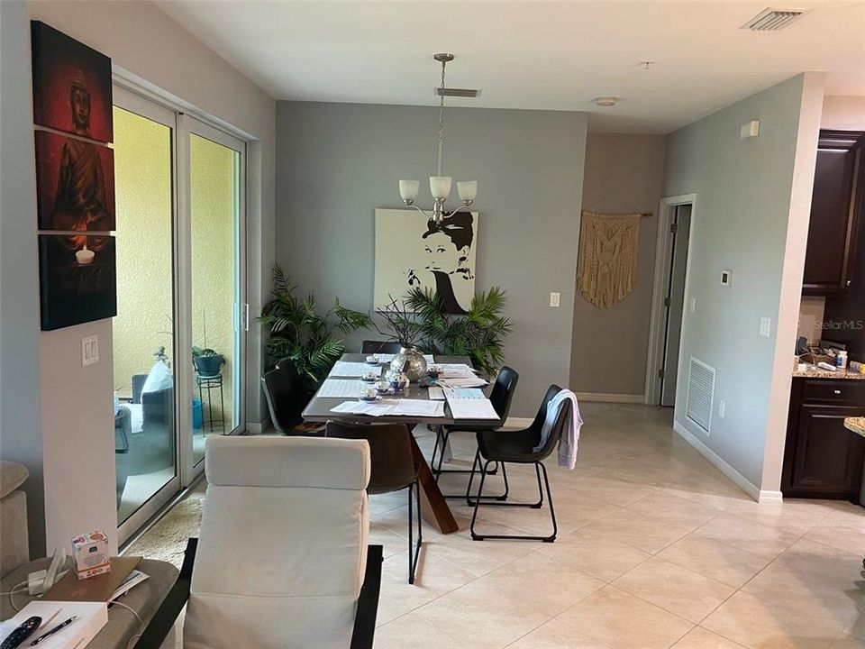 Recently Sold: $410,000 (3 beds, 2 baths, 1430 Square Feet)