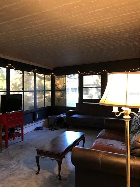 Enclosed Porch/Florida Room