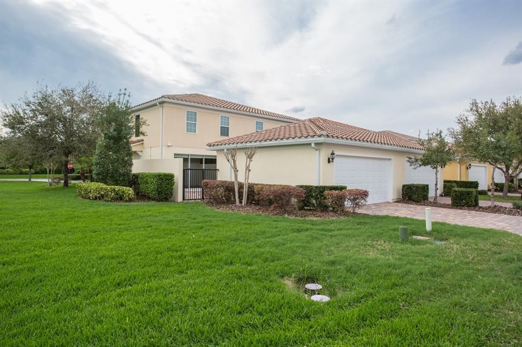 Recently Sold: $450,000 (3 beds, 3 baths, 1835 Square Feet)