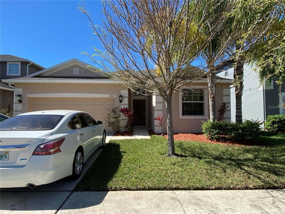 Recently Sold: $425,000 (4 beds, 3 baths, 2027 Square Feet)