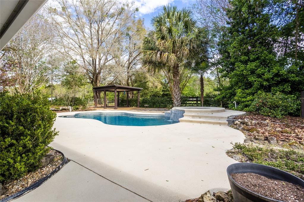 Recently Sold: $450,000 (3 beds, 2 baths, 1741 Square Feet)