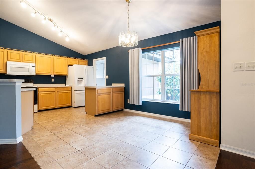 Recently Sold: $450,000 (3 beds, 2 baths, 1741 Square Feet)