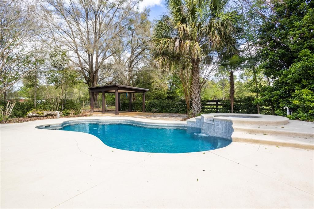 Recently Sold: $450,000 (3 beds, 2 baths, 1741 Square Feet)