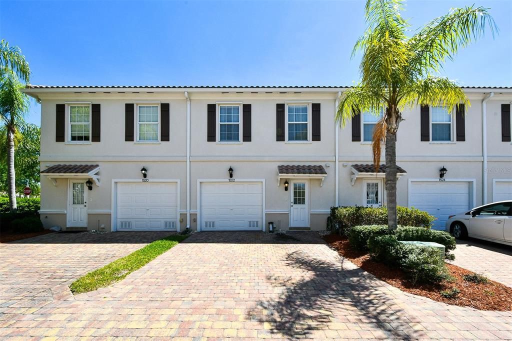 Recently Sold: $389,000 (3 beds, 2 baths, 1652 Square Feet)