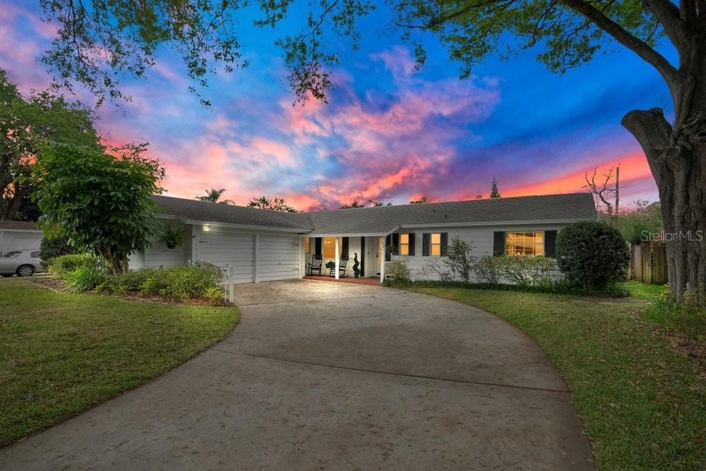 Vendido Recientemente: $500,000 (4 camas, 2 baños, 1981 Pies cuadrados)