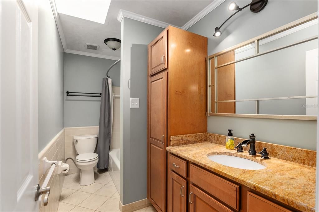 最近售出: $419,000 (4 贝兹, 2 浴室, 1793 平方英尺)
