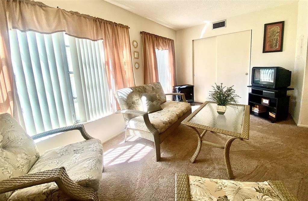 Recently Sold: $135,000 (1 beds, 1 baths, 800 Square Feet)