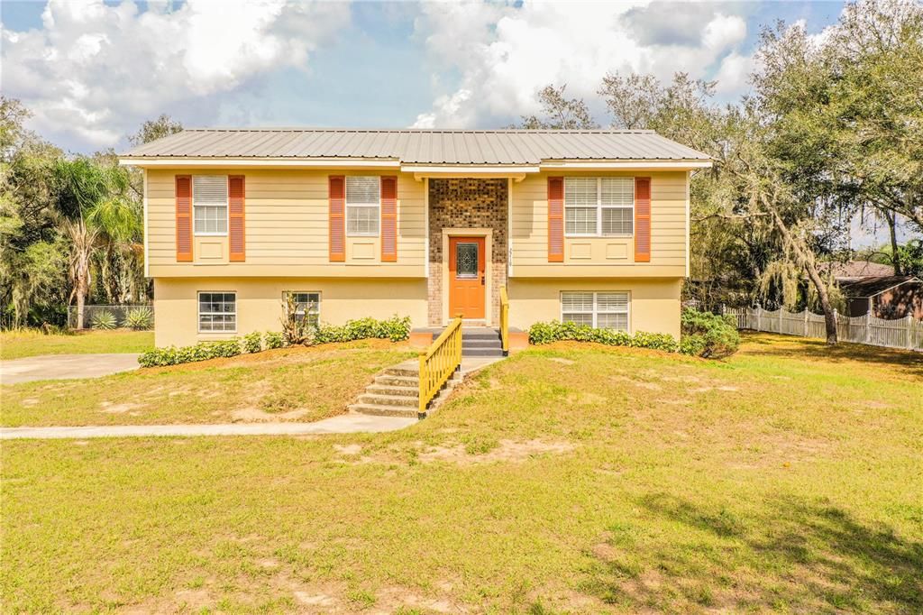 Recently Sold: $279,900 (4 beds, 3 baths, 1642 Square Feet)
