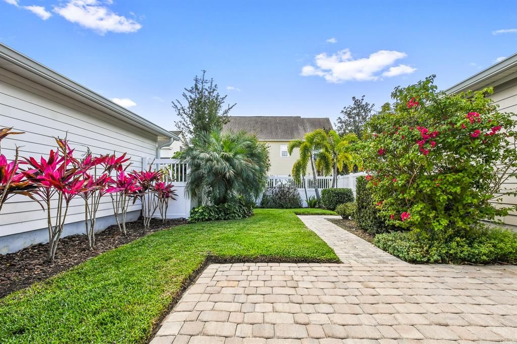 Recently Sold: $750,000 (3 beds, 2 baths, 1860 Square Feet)