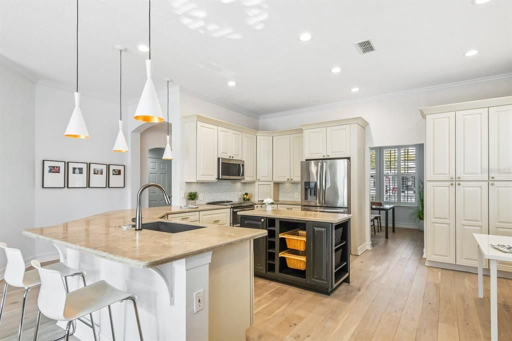 Recently Sold: $750,000 (3 beds, 2 baths, 1860 Square Feet)