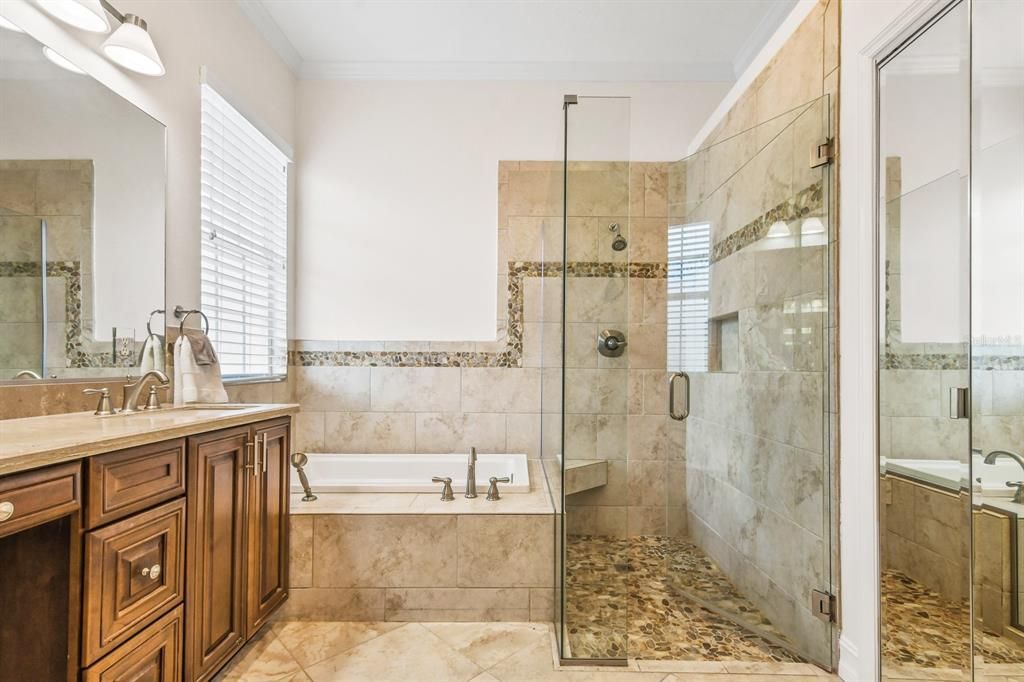 Recently Sold: $750,000 (3 beds, 2 baths, 1860 Square Feet)