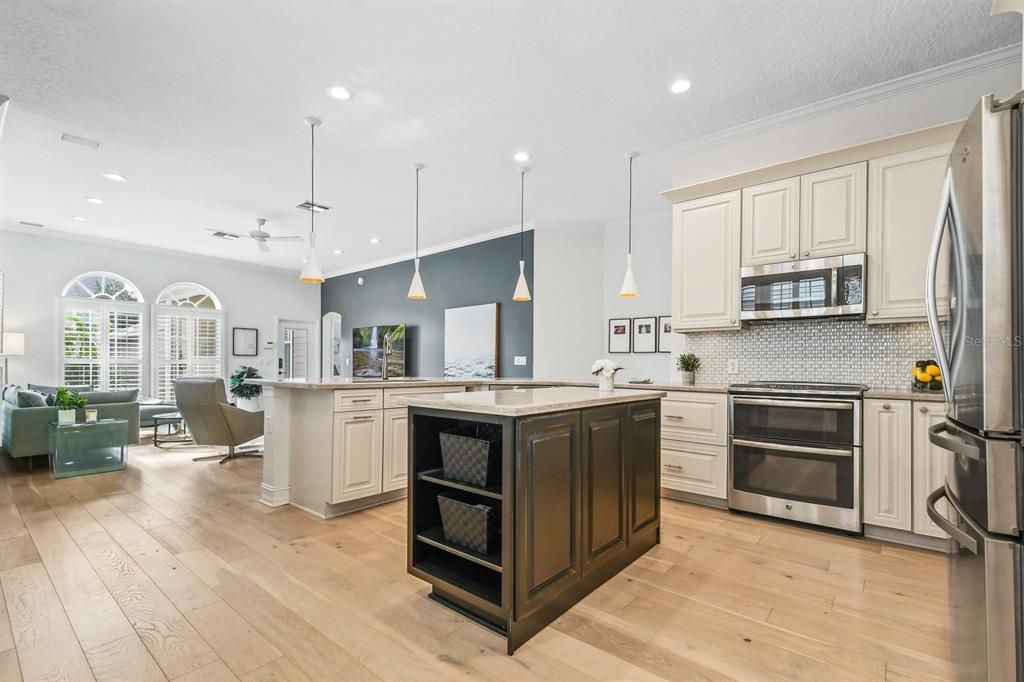 Recently Sold: $750,000 (3 beds, 2 baths, 1860 Square Feet)