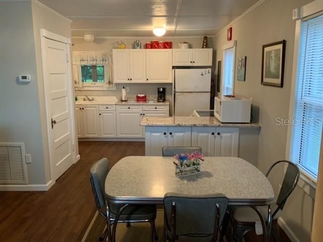 Recently Sold: $565,000 (2 beds, 1 baths, 820 Square Feet)