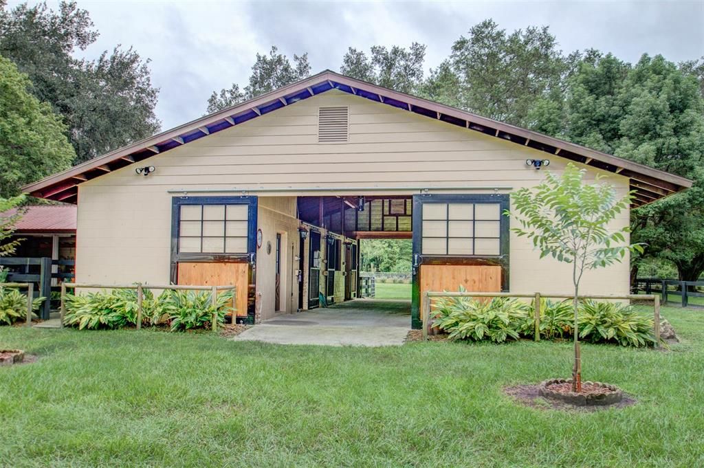 Recently Sold: $899,000 (3 beds, 2 baths, 3017 Square Feet)