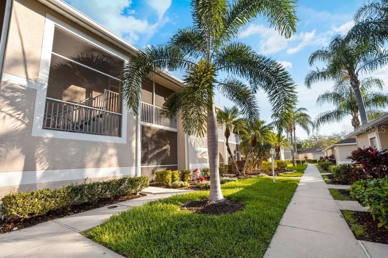 Recently Sold: $320,000 (2 beds, 2 baths, 1433 Square Feet)