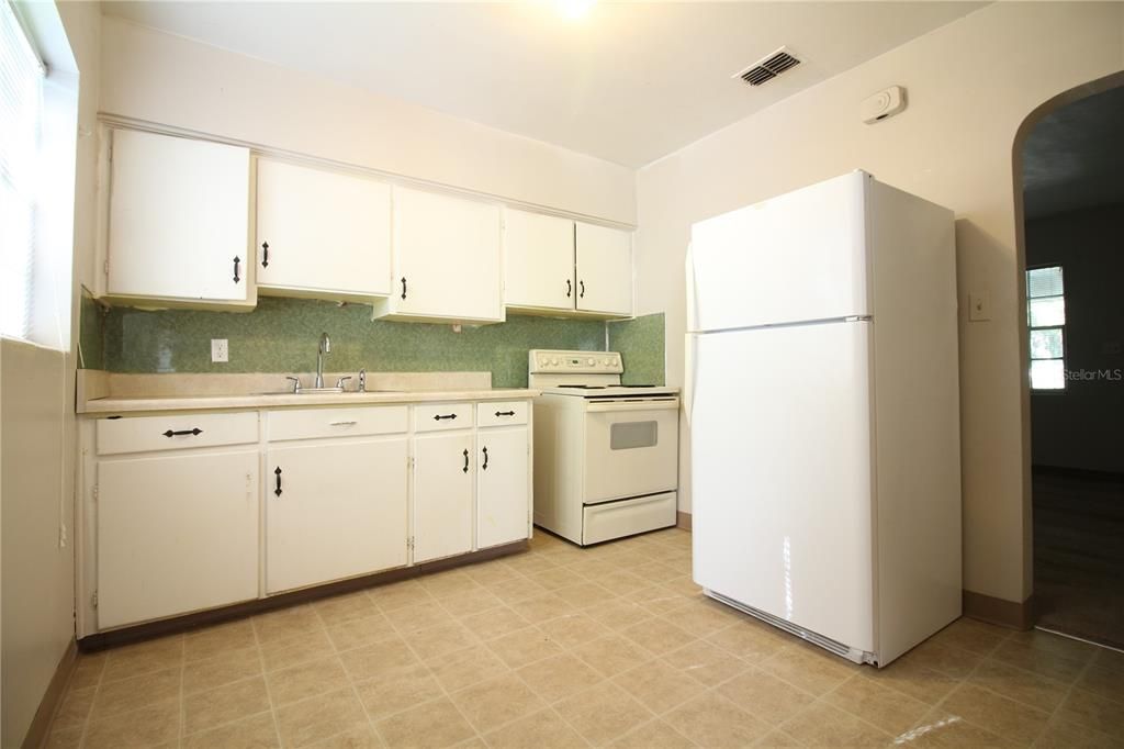 Recently Rented: $1,100 (2 beds, 1 baths, 942 Square Feet)
