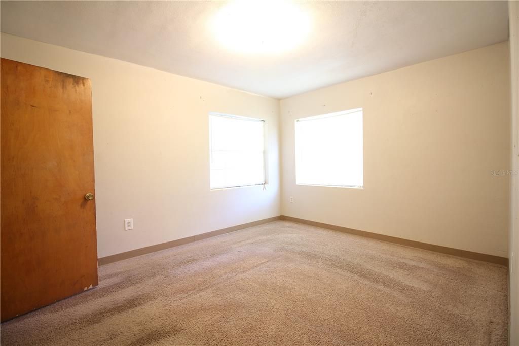 Recently Rented: $1,100 (2 beds, 1 baths, 942 Square Feet)