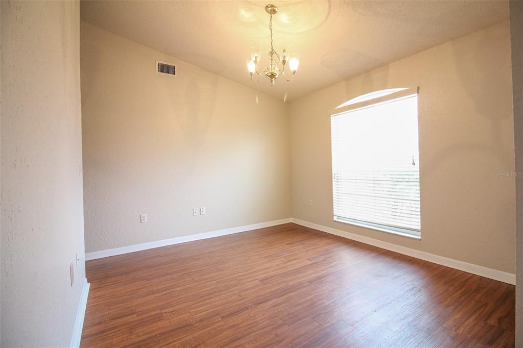 Recently Rented: $1,800 (4 beds, 2 baths, 1901 Square Feet)