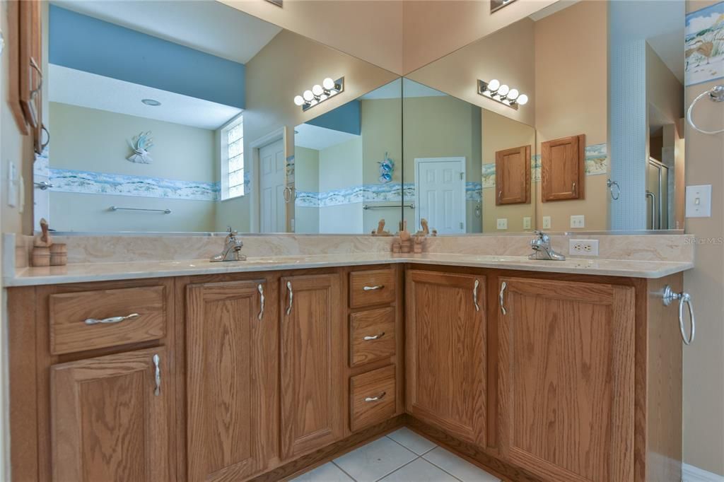 Owners Dual Vanities & Sinks
