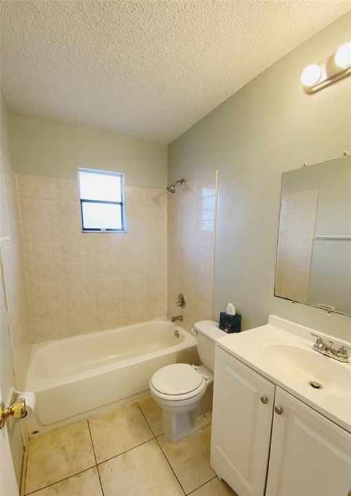 Recently Rented: $1,050 (2 beds, 1 baths, 768 Square Feet)