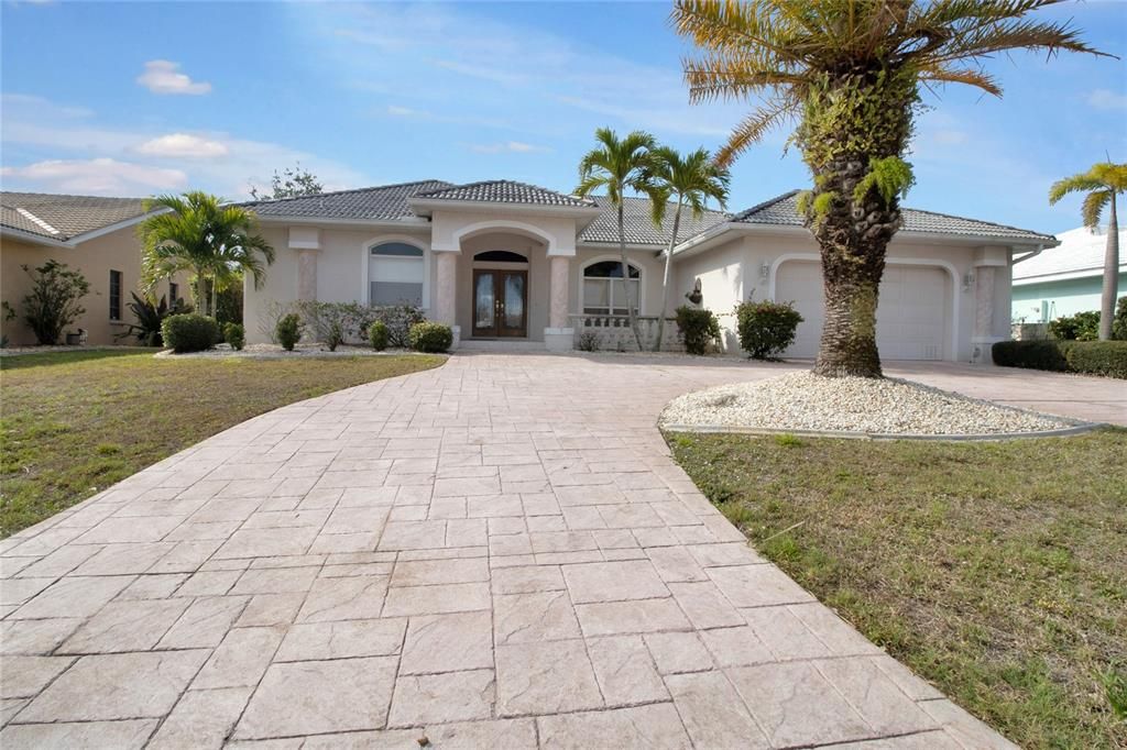 Recently Sold: $975,000 (3 beds, 4 baths, 2371 Square Feet)
