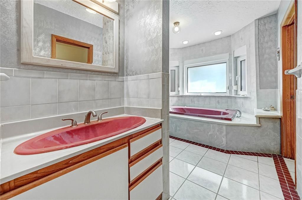 Недавно продано: $1,498,000 (3 спален, 2 ванн, 4243 Квадратных фут)