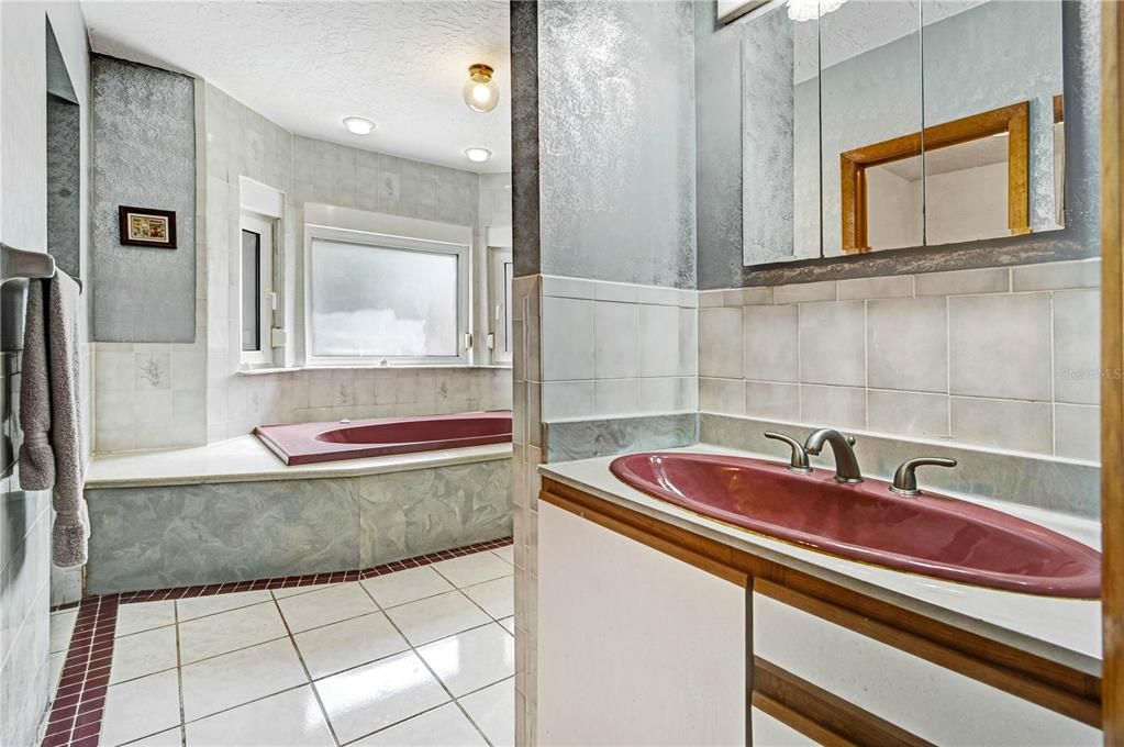 最近售出: $1,498,000 (3 贝兹, 2 浴室, 4243 平方英尺)
