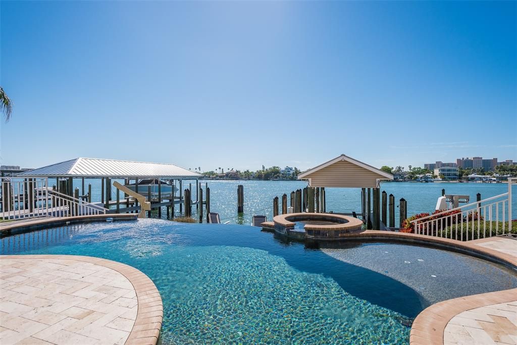 Salt Water Infinity Pool w/spa