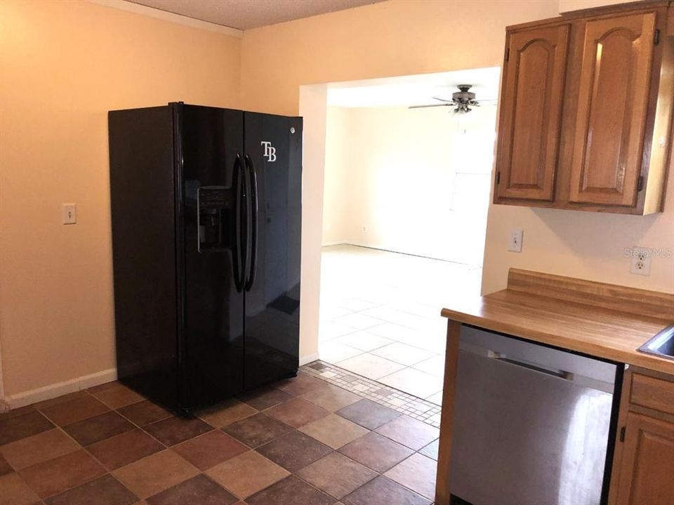 Recently Rented: $1,300 (3 beds, 2 baths, 1360 Square Feet)