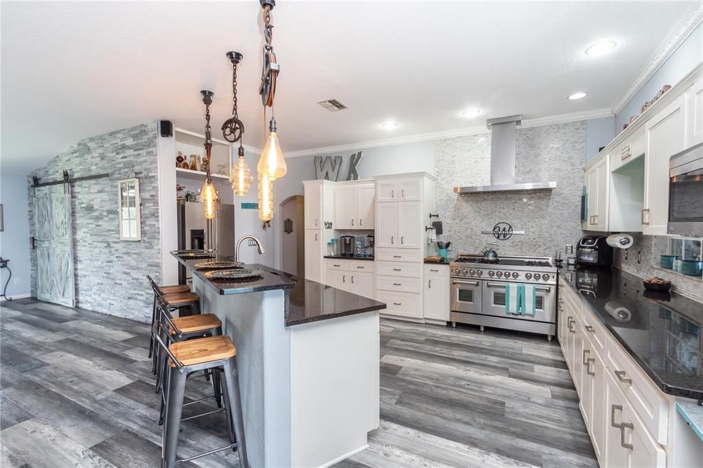 Recently Sold: $550,000 (3 beds, 2 baths, 2337 Square Feet)