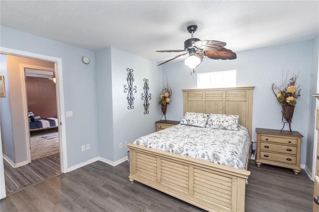 Recently Sold: $550,000 (3 beds, 2 baths, 2337 Square Feet)