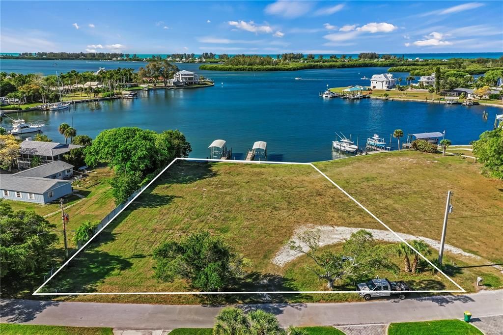 最近售出: $1,850,000 (0.74 acres)