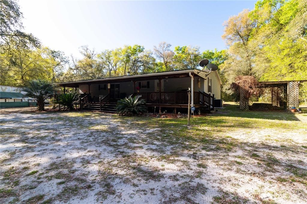 Recently Sold: $305,000 (3 beds, 2 baths, 1920 Square Feet)