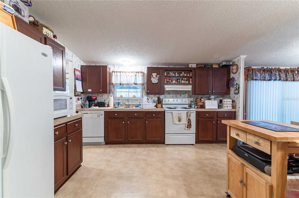 Recently Sold: $305,000 (3 beds, 2 baths, 1920 Square Feet)