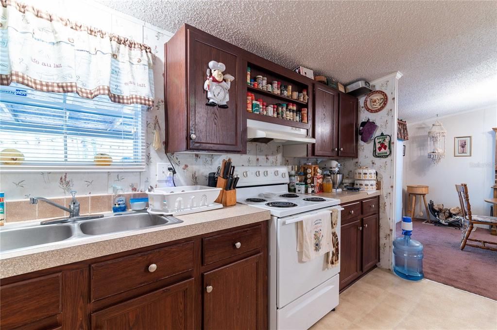 Recently Sold: $305,000 (3 beds, 2 baths, 1920 Square Feet)
