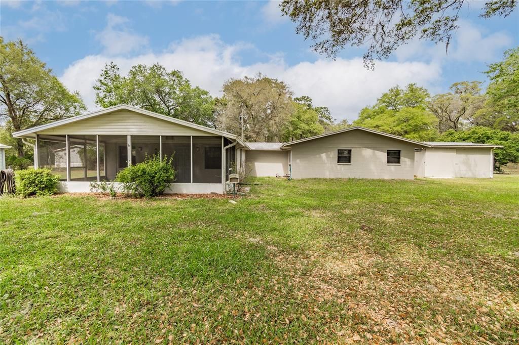 Recently Rented: $2,250 (3 beds, 1 baths, 1560 Square Feet)