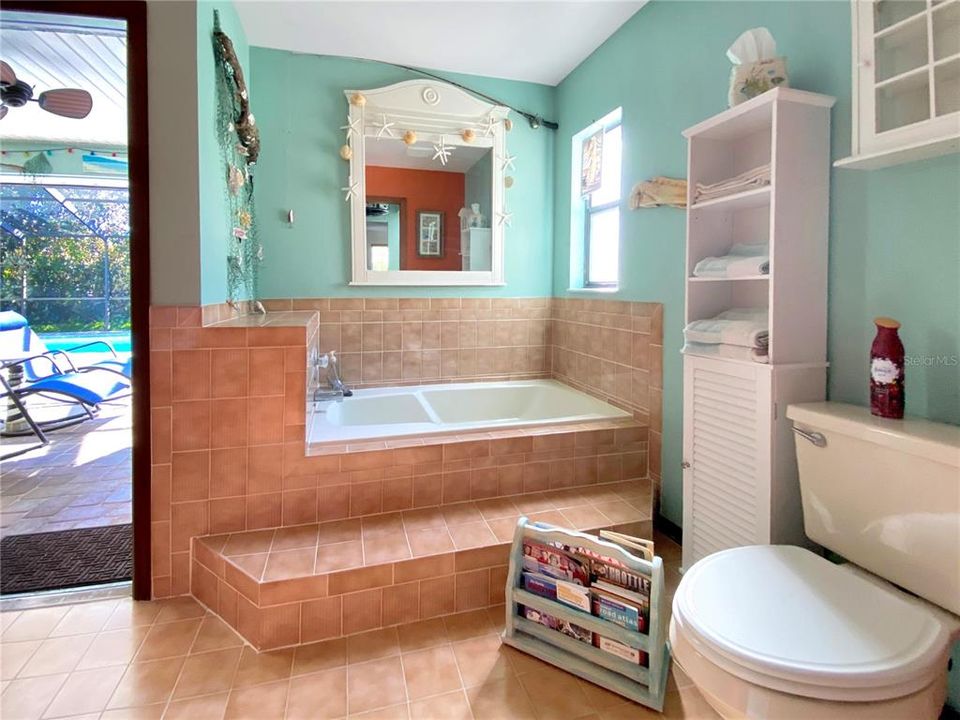最近售出: $385,000 (3 贝兹, 2 浴室, 1761 平方英尺)
