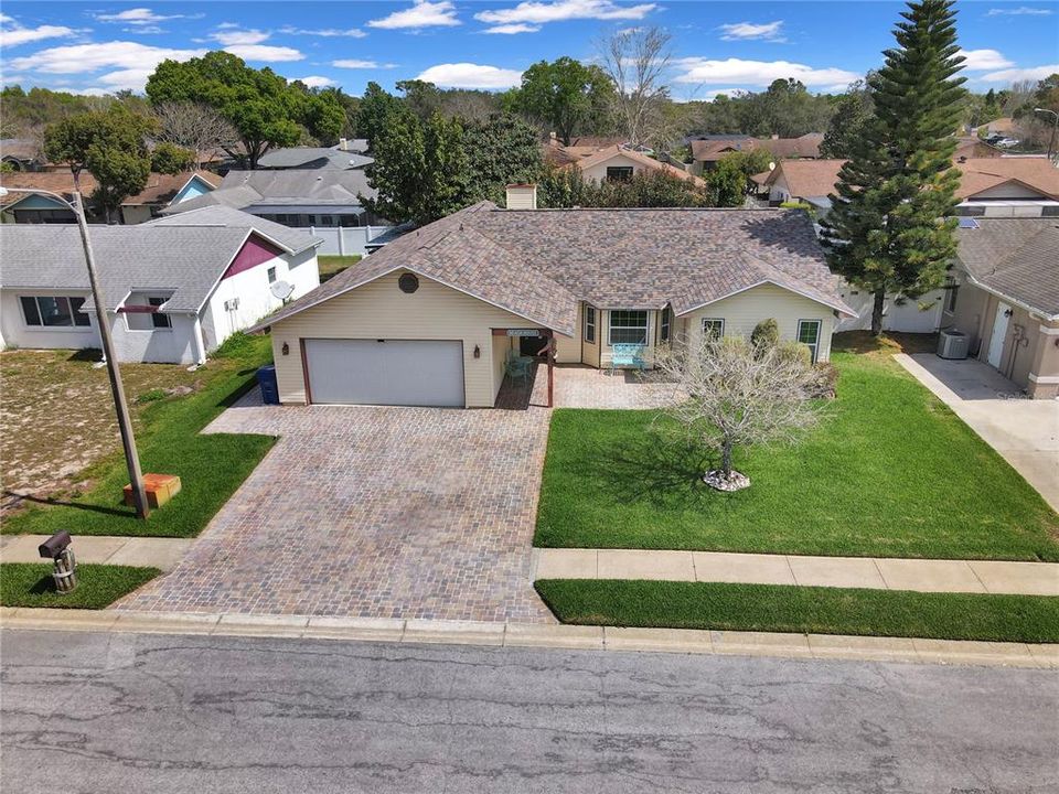 Recently Sold: $385,000 (3 beds, 2 baths, 1761 Square Feet)