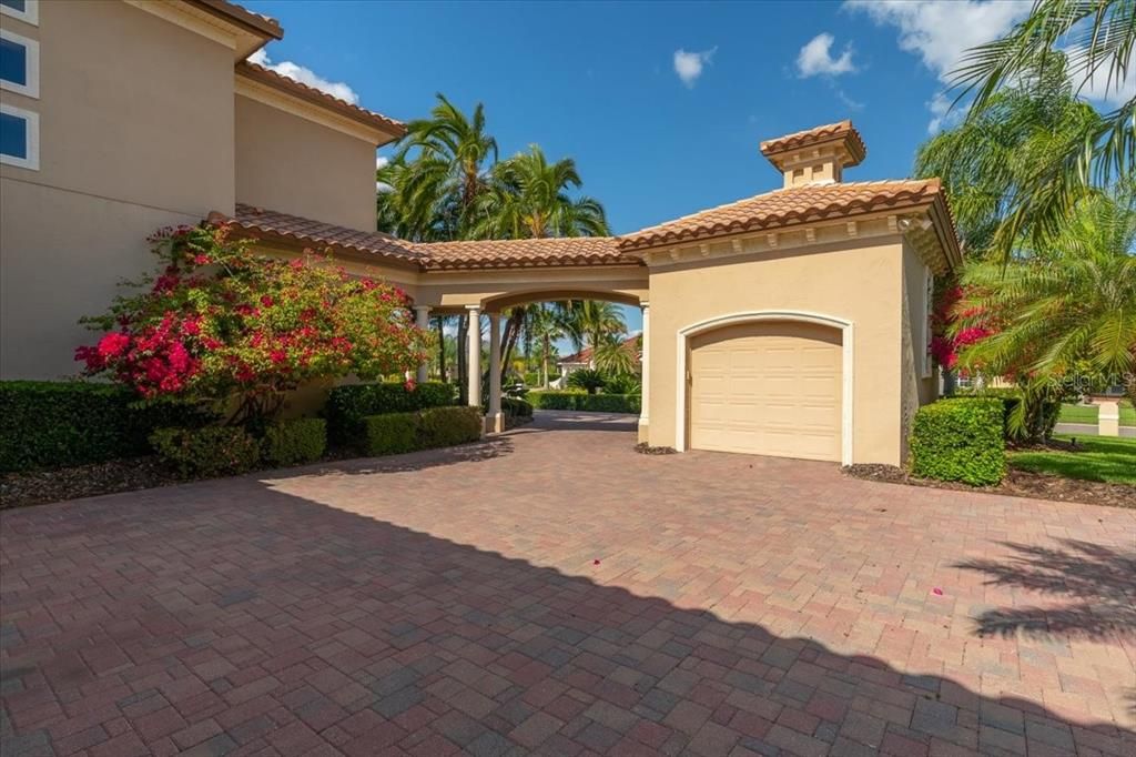 Recently Sold: $2,200,000 (5 beds, 5 baths, 5778 Square Feet)