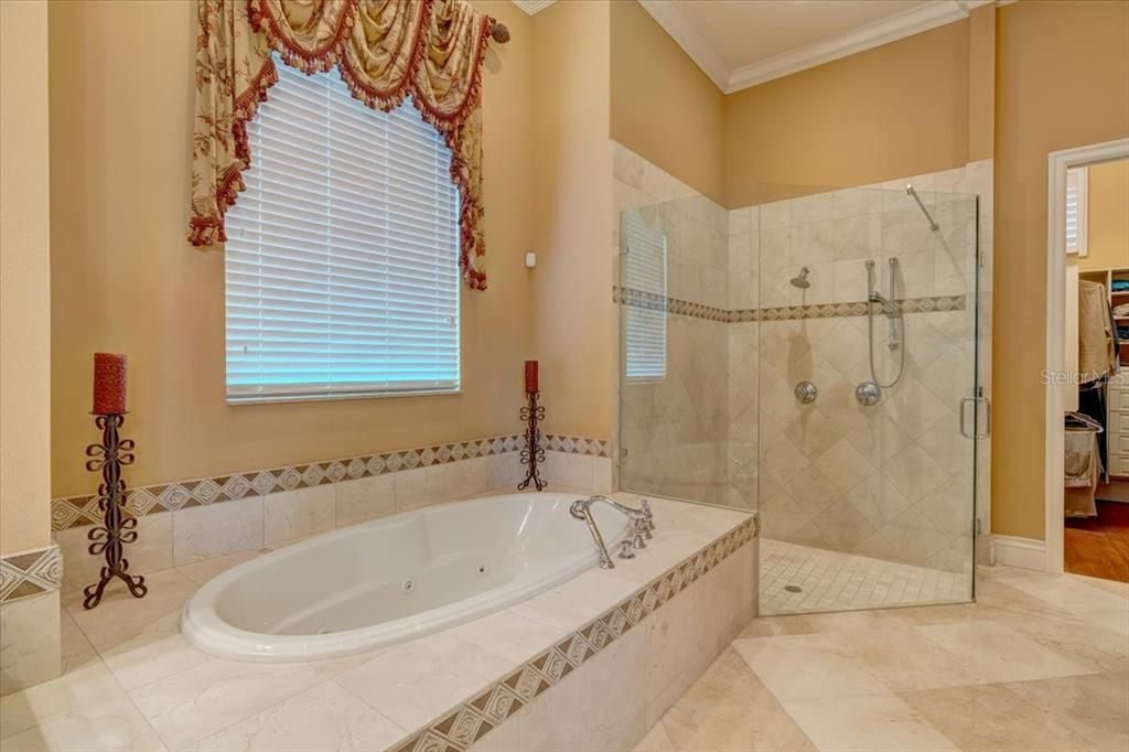 Недавно продано: $2,200,000 (5 спален, 5 ванн, 5778 Квадратных фут)