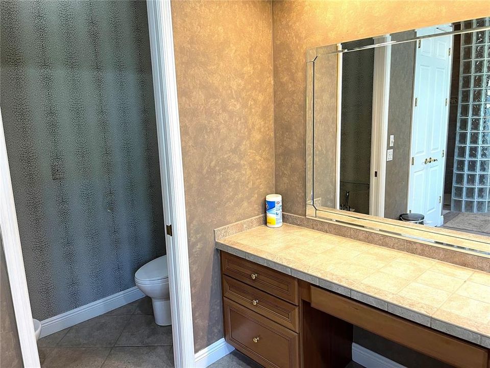 Primary Suite Full Bathroom!