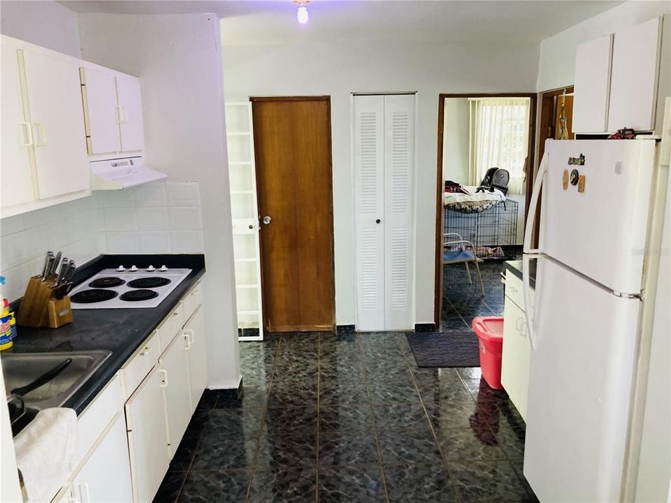 Vendido Recientemente: $190,000 (5 camas, 2 baños, 2120 Pies cuadrados)