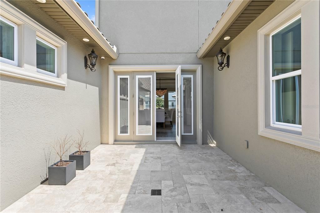 Recently Sold: $1,395,000 (5 beds, 4 baths, 4821 Square Feet)