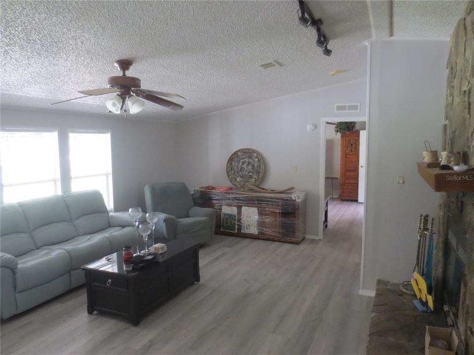 Recently Sold: $335,000 (3 beds, 2 baths, 1512 Square Feet)